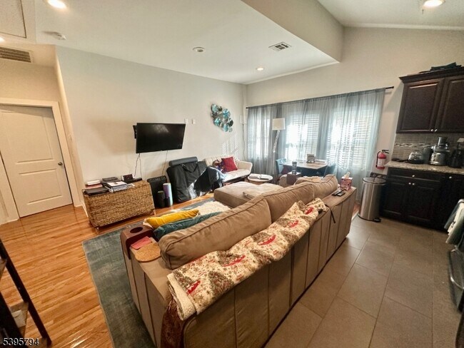 Photo - 390 Orange Rd