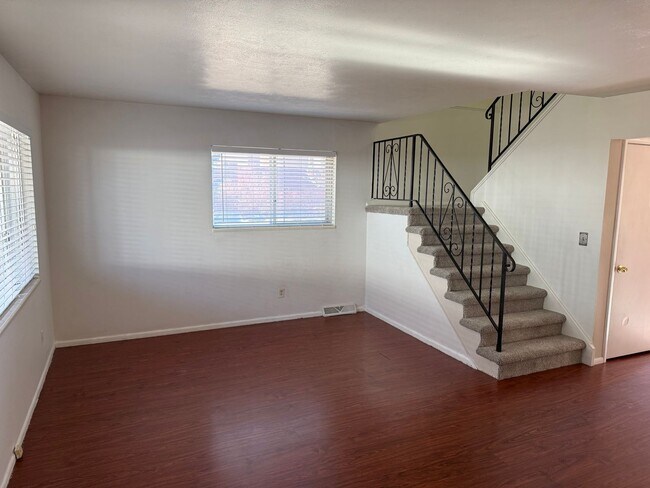 Photo - LARGE TOWNHOUSE IN CENTENNIAL!!!