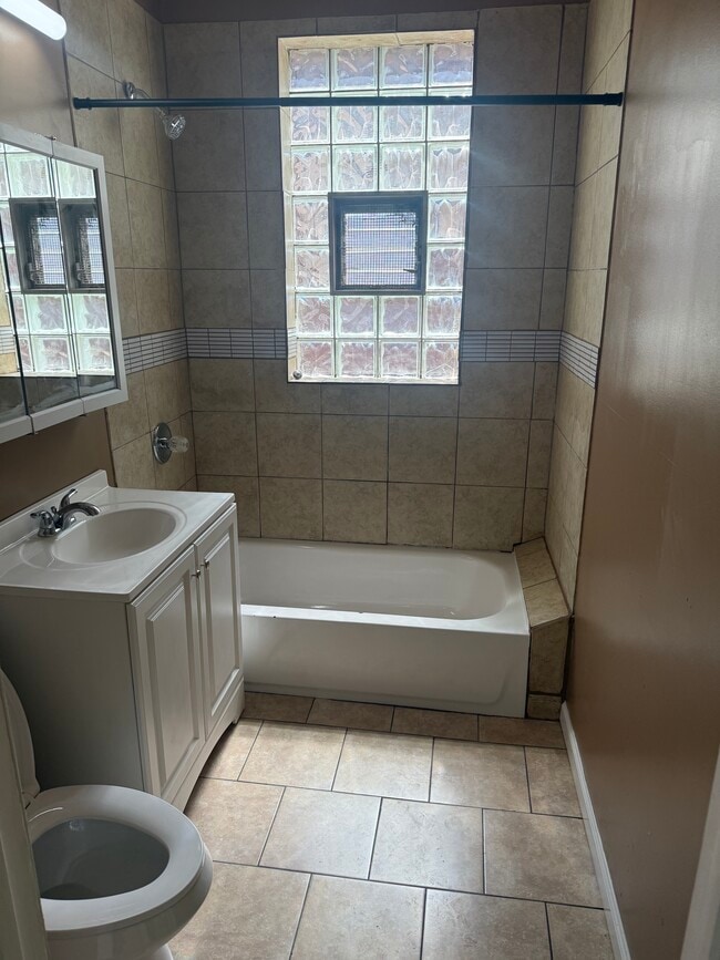 Photo - 5437 S Laflin St Unit 1F