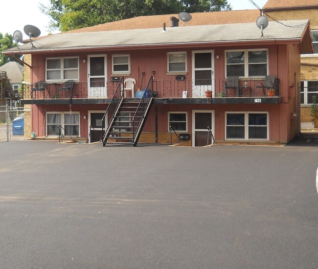 Building Photo - 794 W Market St Unit #D