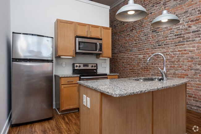 1BR, 1BA - 600SF - Kitchen - Dannenberg West