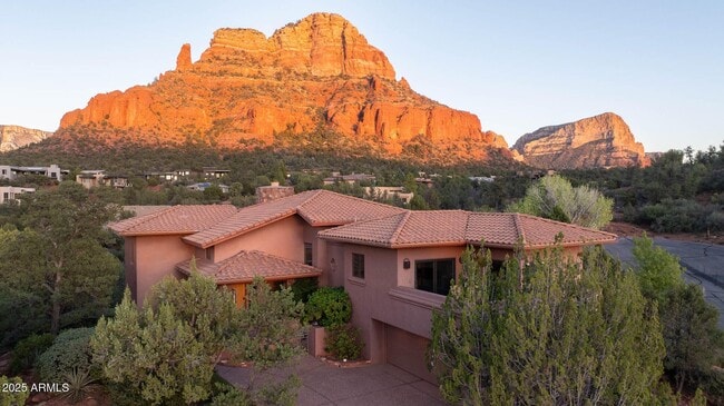 Building Photo - FULLY FURNISHED SEDONA DREAM HOME AWAITS