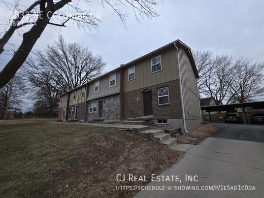 Building Photo - 3833 NE Colonial Dr