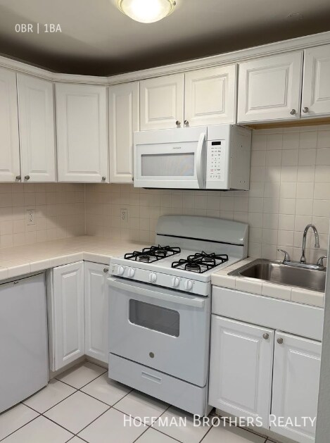 Photo - 9725 Charnock Ave Unidad 17A