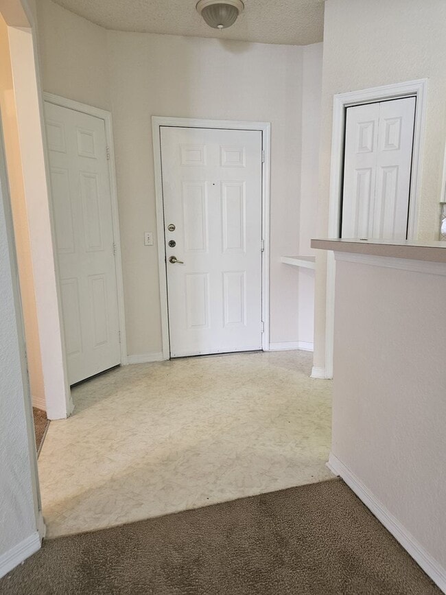 Photo - Beautiful First Floor, 1 Bedroom, 1 Bath, ... Unidad 517