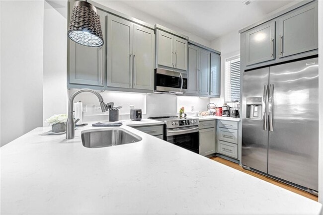 Photo - 394 S Hill Ave