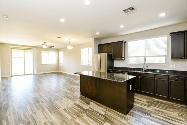 Photo - 1700 W Loemann Dr