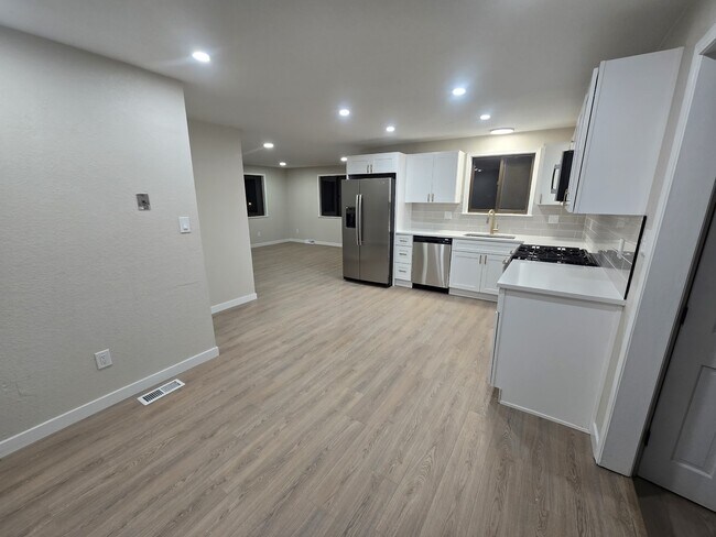 Photo - 509 E 41st St