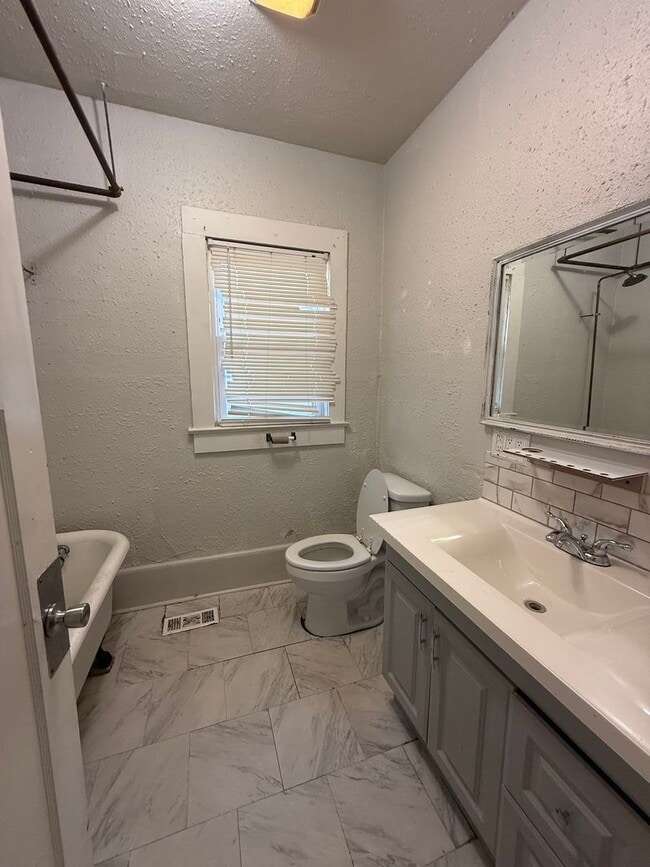 Photo - 2203 S L St