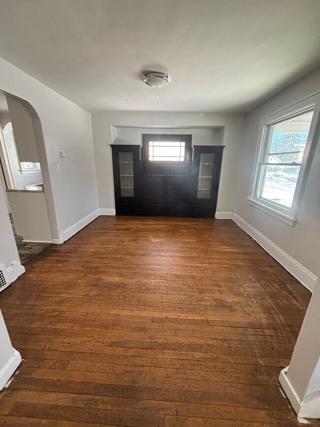 Photo - 3bd Single Voucher Only