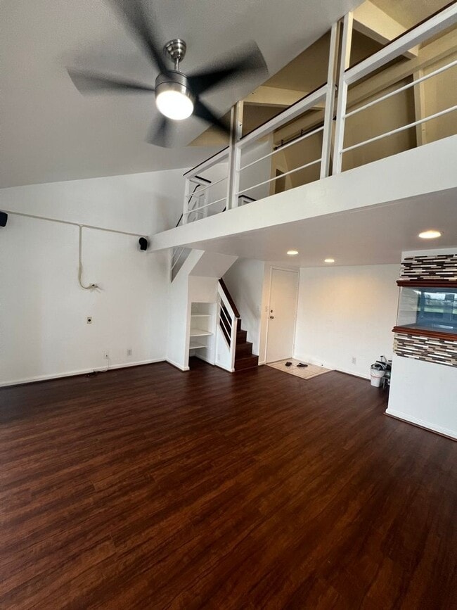 Photo - Loft, 2 Bedrooms, Split Townhouse, AC, 2 Parking