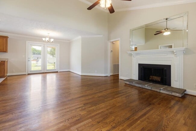 Building Photo - 975 Beech Bend Dr Rental