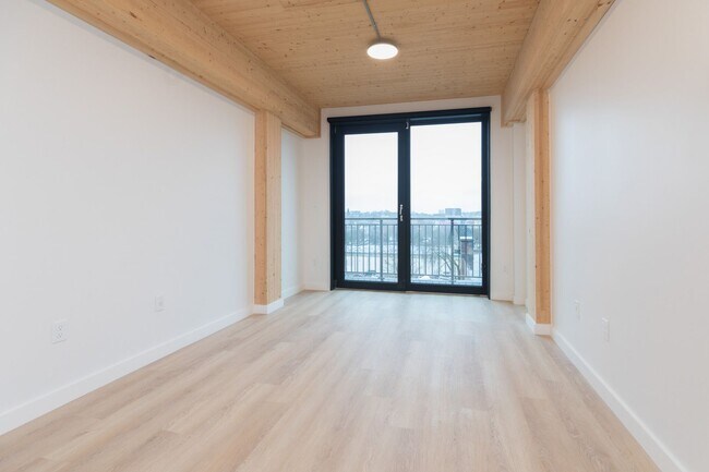 Photo - 19 E Lenox St