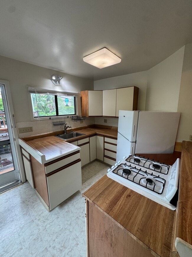 Photo - 2026 Clinton Ave Unit 2026 Clinton Ave-  B