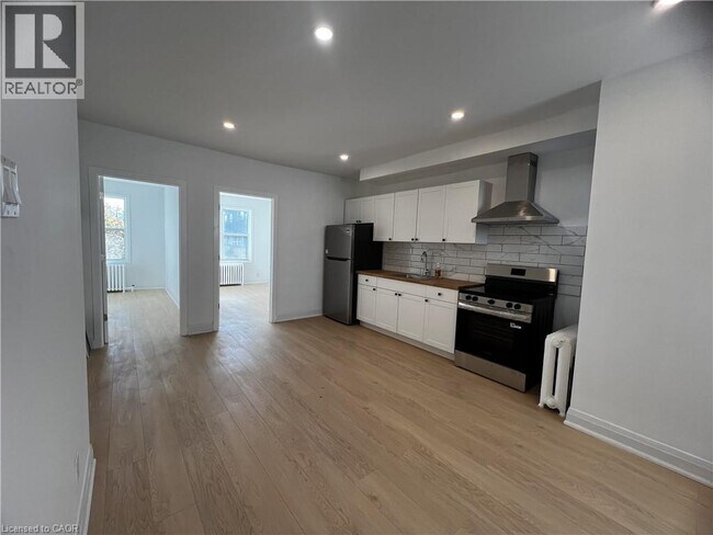 Photo - 804A ST CLAIR Avenue W Unit# 101 Unit 101