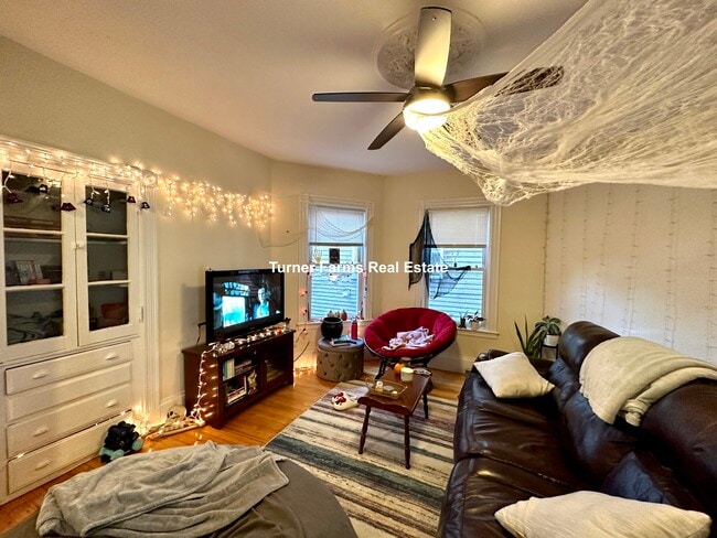 Building Photo - 5 Sachem St Unit 2