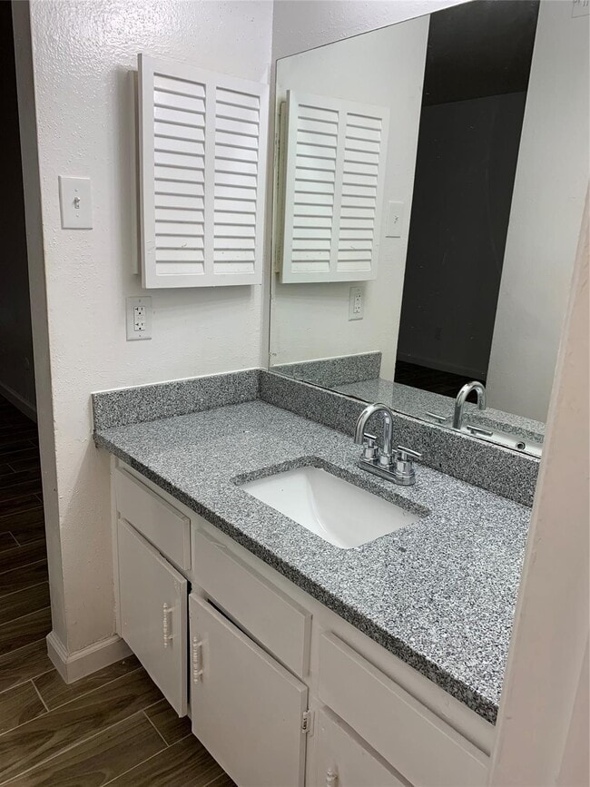 Photo - 5625 Antoine Dr Unit 1013