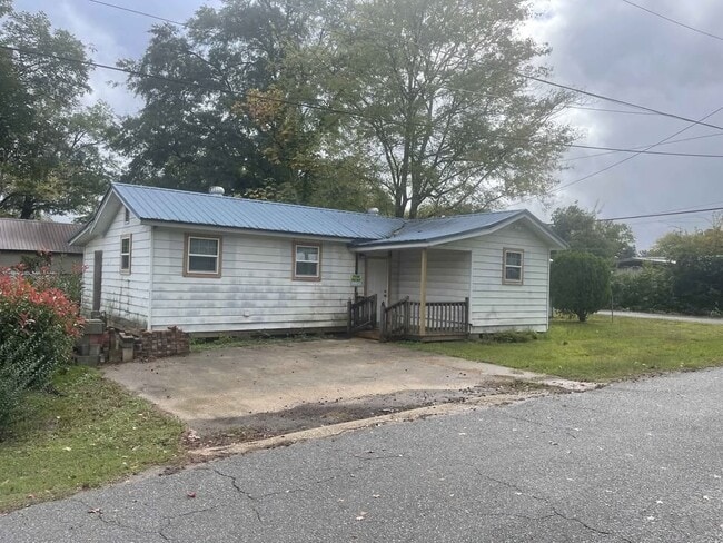 Building Photo - 400 N Dillard St