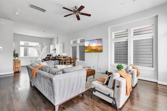 Photo - 1310 Roberts St