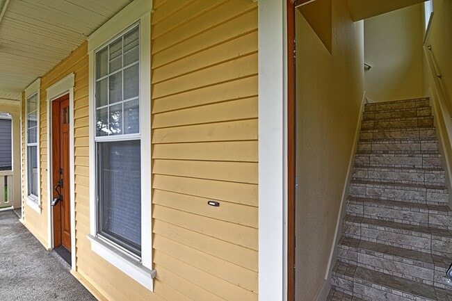 2108 Hoyt Ave Unit 3 Bedroom