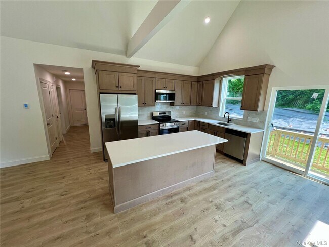 Photo - 56 Hill St E