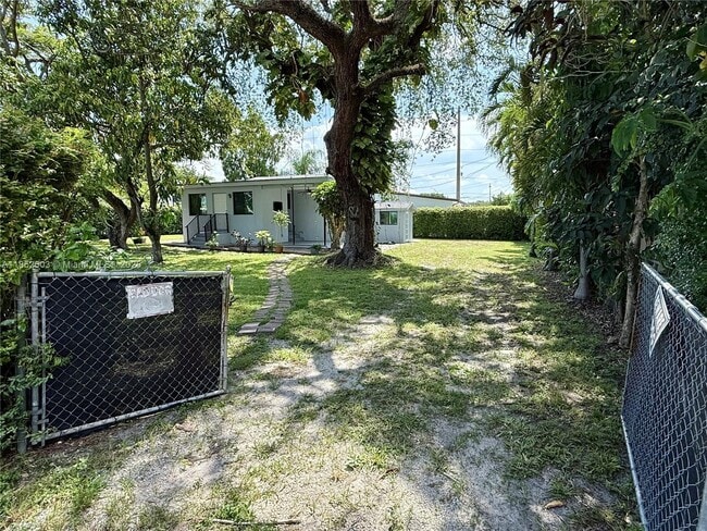 Building Photo - 6111 Coral Wy Rental
