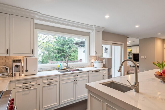 Photo - 55 Auryansen Ct