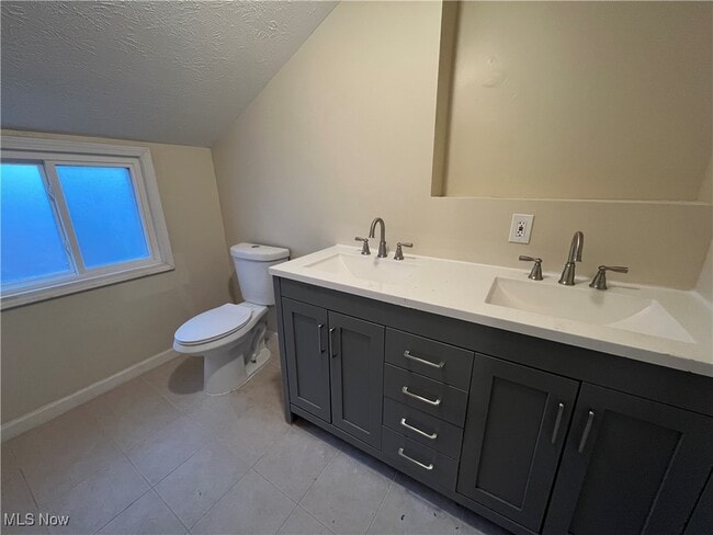 Photo - 3633 Tullamore Rd