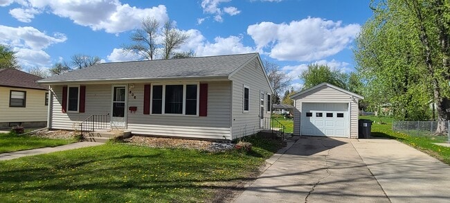 Building Photo - 606 Southview Dr