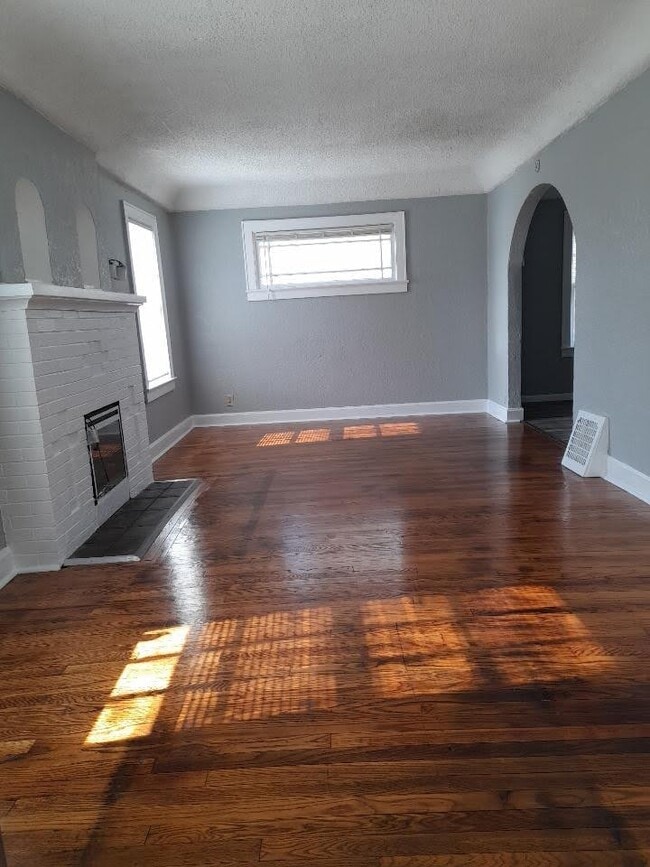 Photo - 1814 E 68th St