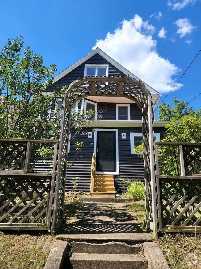 Building Photo - 94 Rhodes Ave Rental