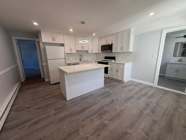 Building Photo - 102 Central St Unit 1