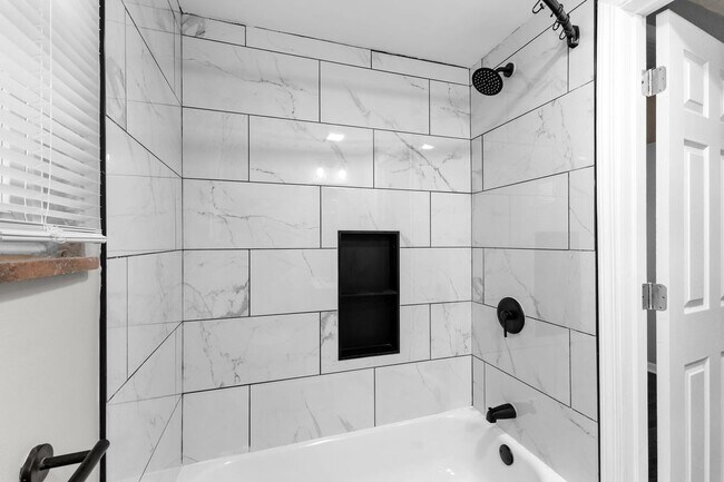 Photo - 384-386-386 S Napoleon Ave