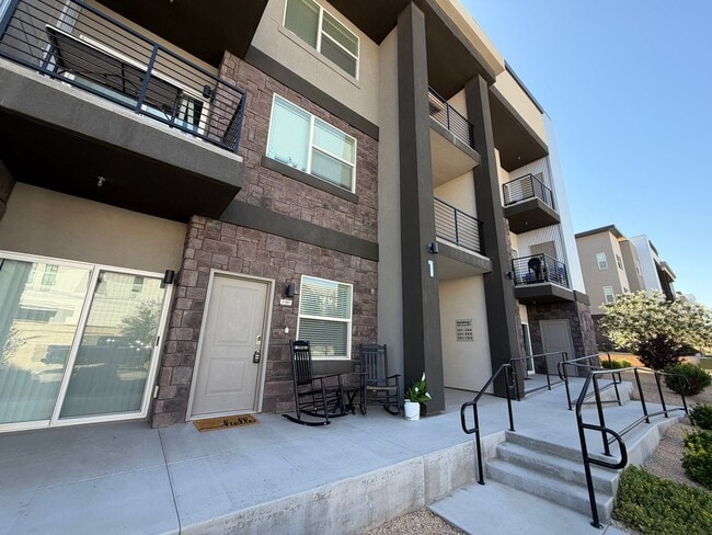 Building Photo - FULLY FURNISHED ONE BEDROOM FOR RENT IN DESERT COLOR!