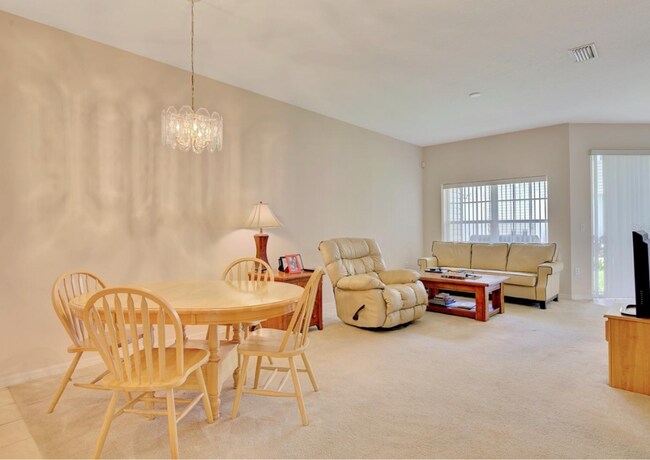 Photo - 4233 Hartridge Ln