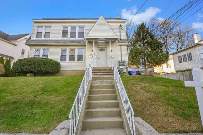 Building Photo - 8 Smith St Unit 1