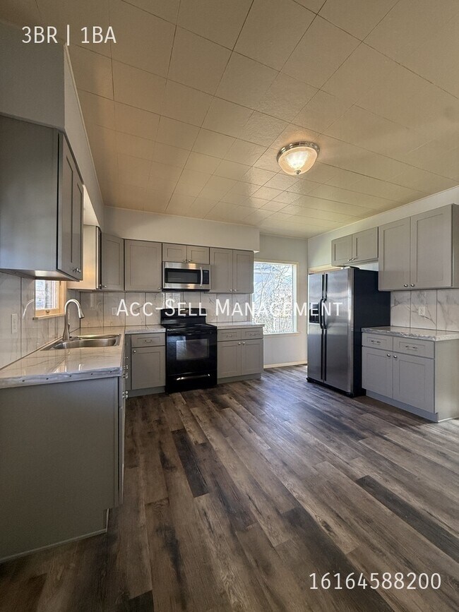 Photo - 564 Fremont Ave NW