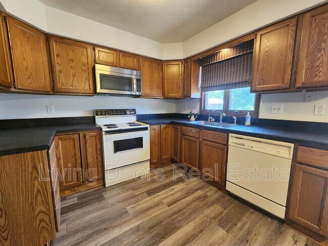 Photo - 1710 Eastridge Ave