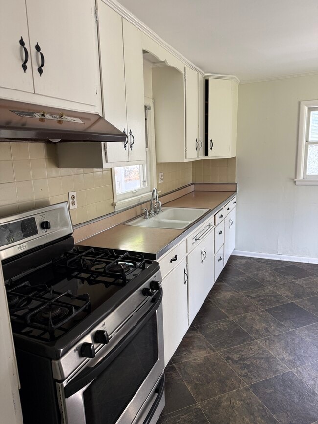 Kitchen - 127 N 6th St Unit First floor