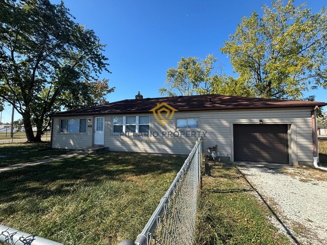 Building Photo - Charming Ranch On a Corner Lot in Anderson, 2 Bedroom, 1 Bathroom with Attached Garage Available ...