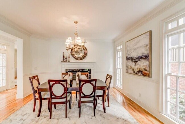 Photo - 704 Longleaf Dr NE