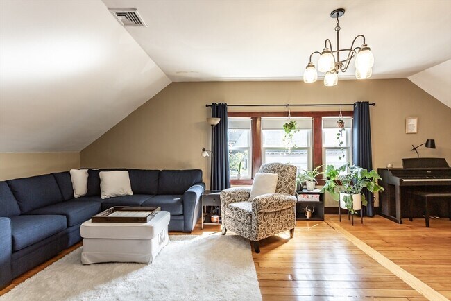 Photo - 256 Maple St Unit 3