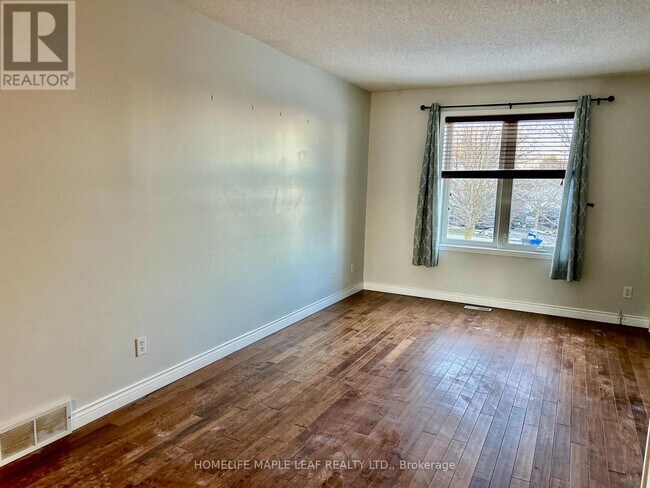 Photo - 14 Old Orchard Glen