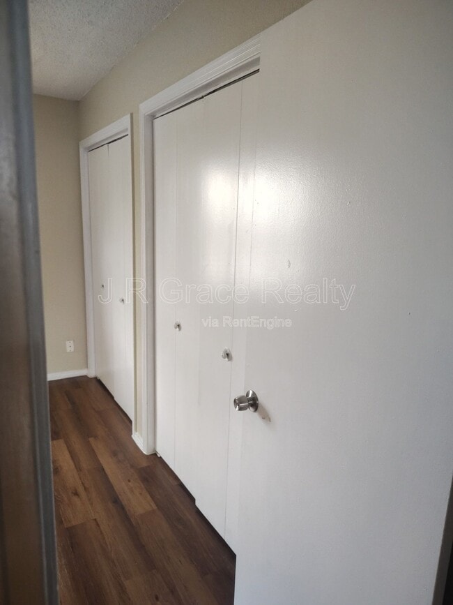 Photo - 5947 Shadydell Dr