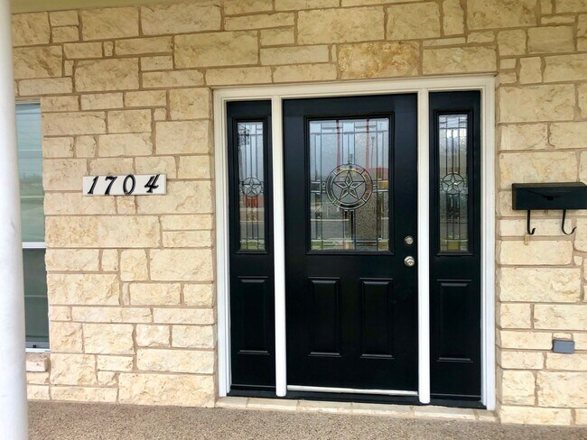 Photo - Modern Home Downtown/Baylor Area