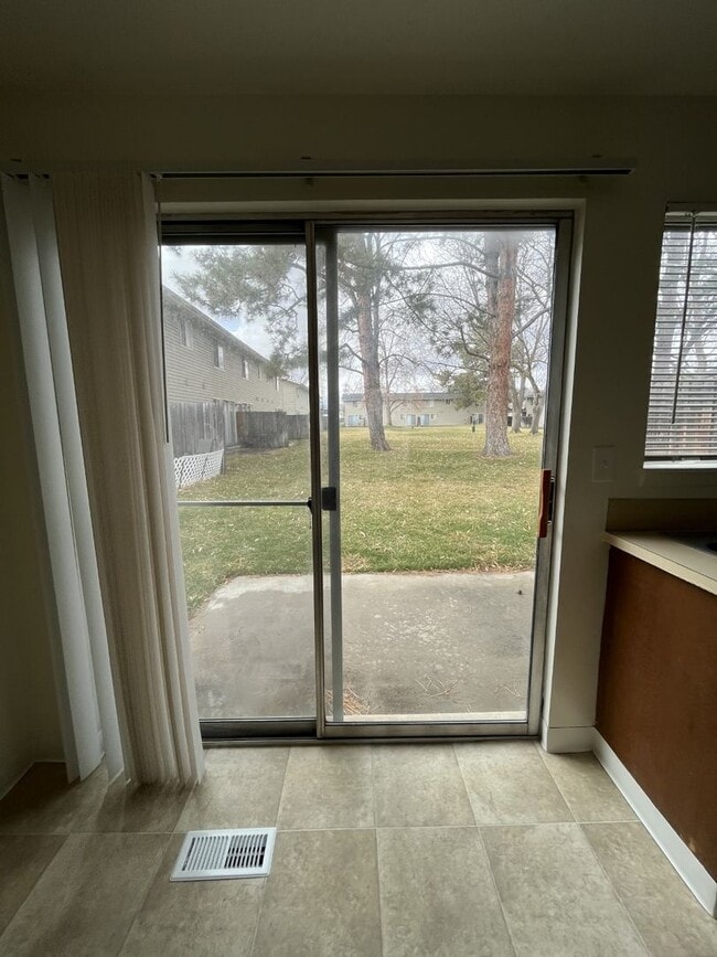 Photo - 118 W Colby Ln