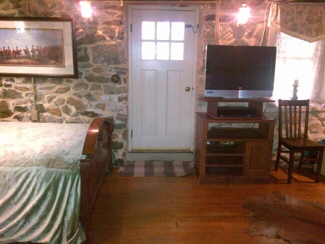 Photo - 40200 Main St