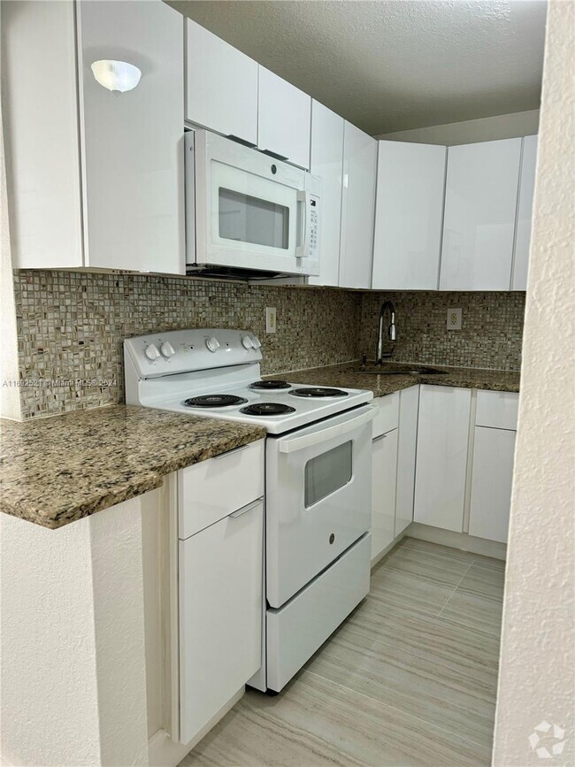 Building Photo - 17101 NW 57th Ave Unit 302 Rental