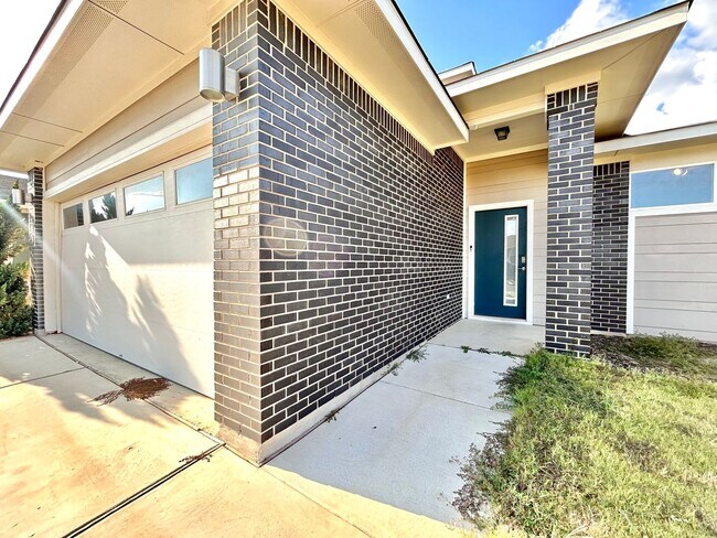 Photo - Spacious 4/BR 3/BA Home with Modern Upgrades