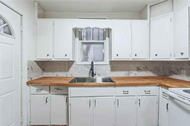 Photo - Freshly Updated 3-Bed Home with Back Parking